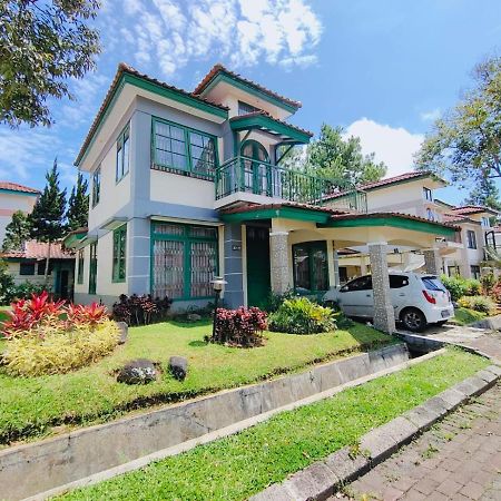 Villa Semesta Cikundul Εξωτερικό φωτογραφία