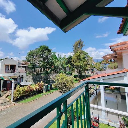Villa Semesta Cikundul Εξωτερικό φωτογραφία
