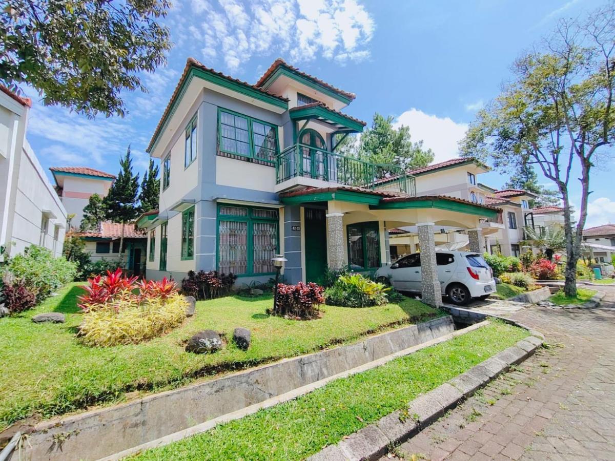 Villa Semesta Cikundul Εξωτερικό φωτογραφία