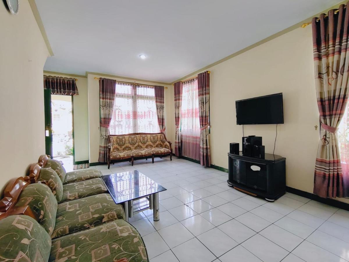 Villa Semesta Cikundul Εξωτερικό φωτογραφία
